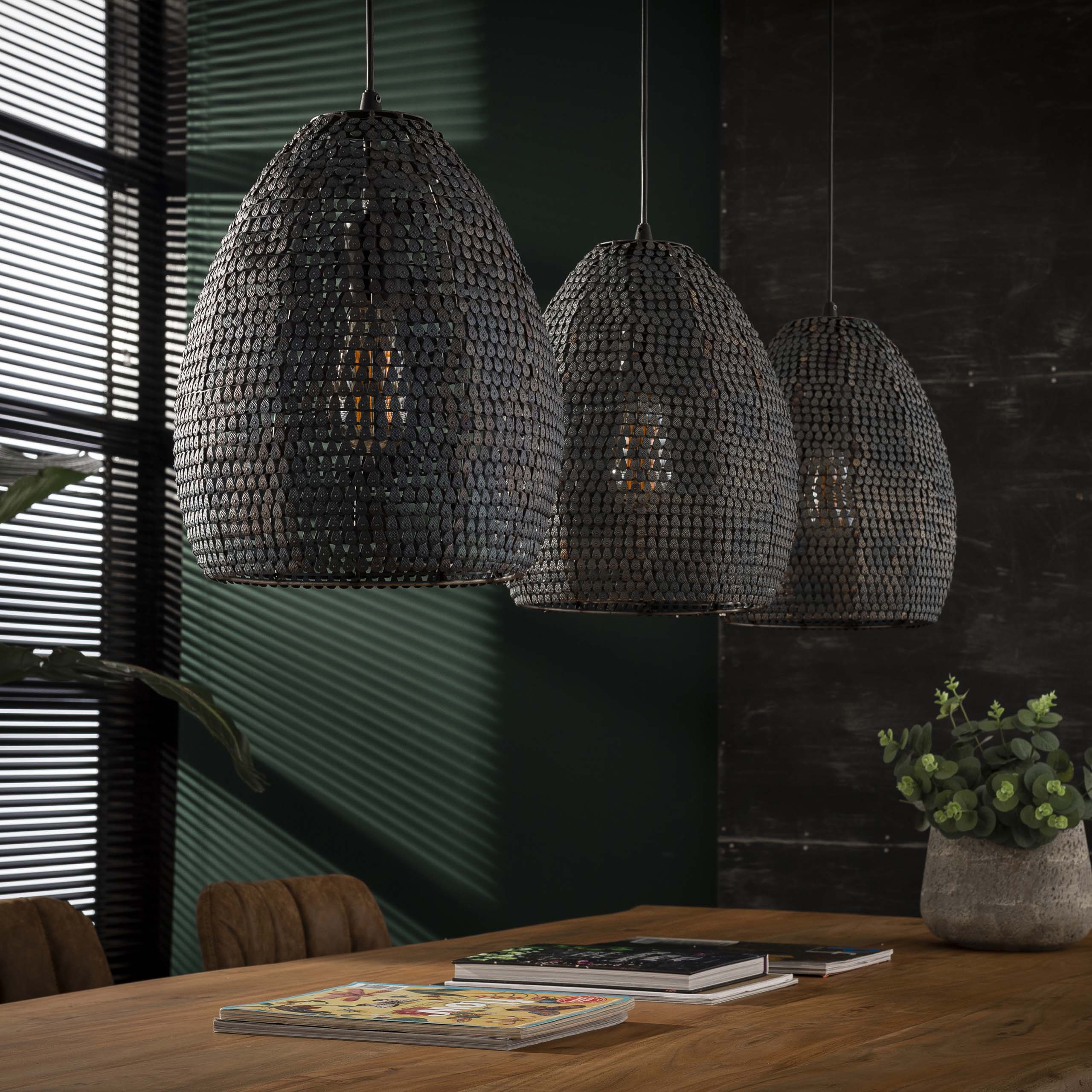 Hänglampa 3x Ø26 pansar oval / Svart brun