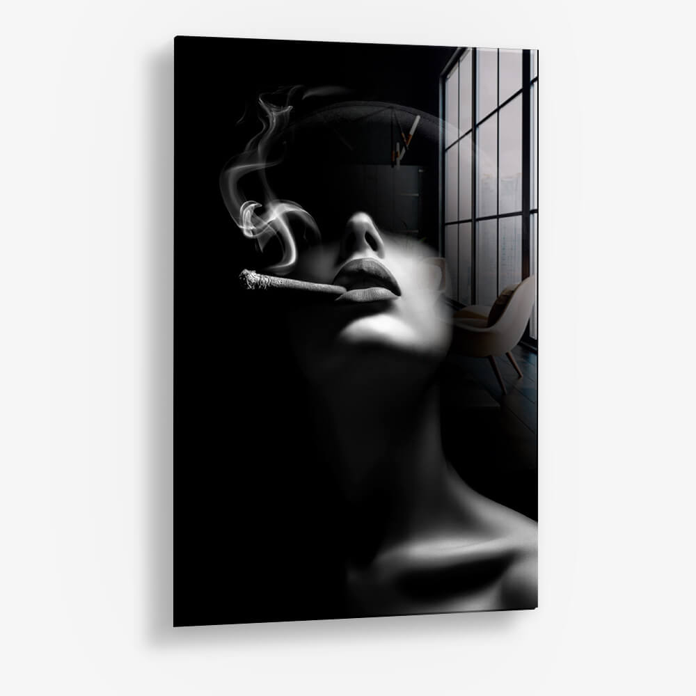 Woman Smoke – Glas