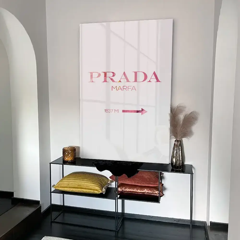 Rose Prada Marfa – Glas