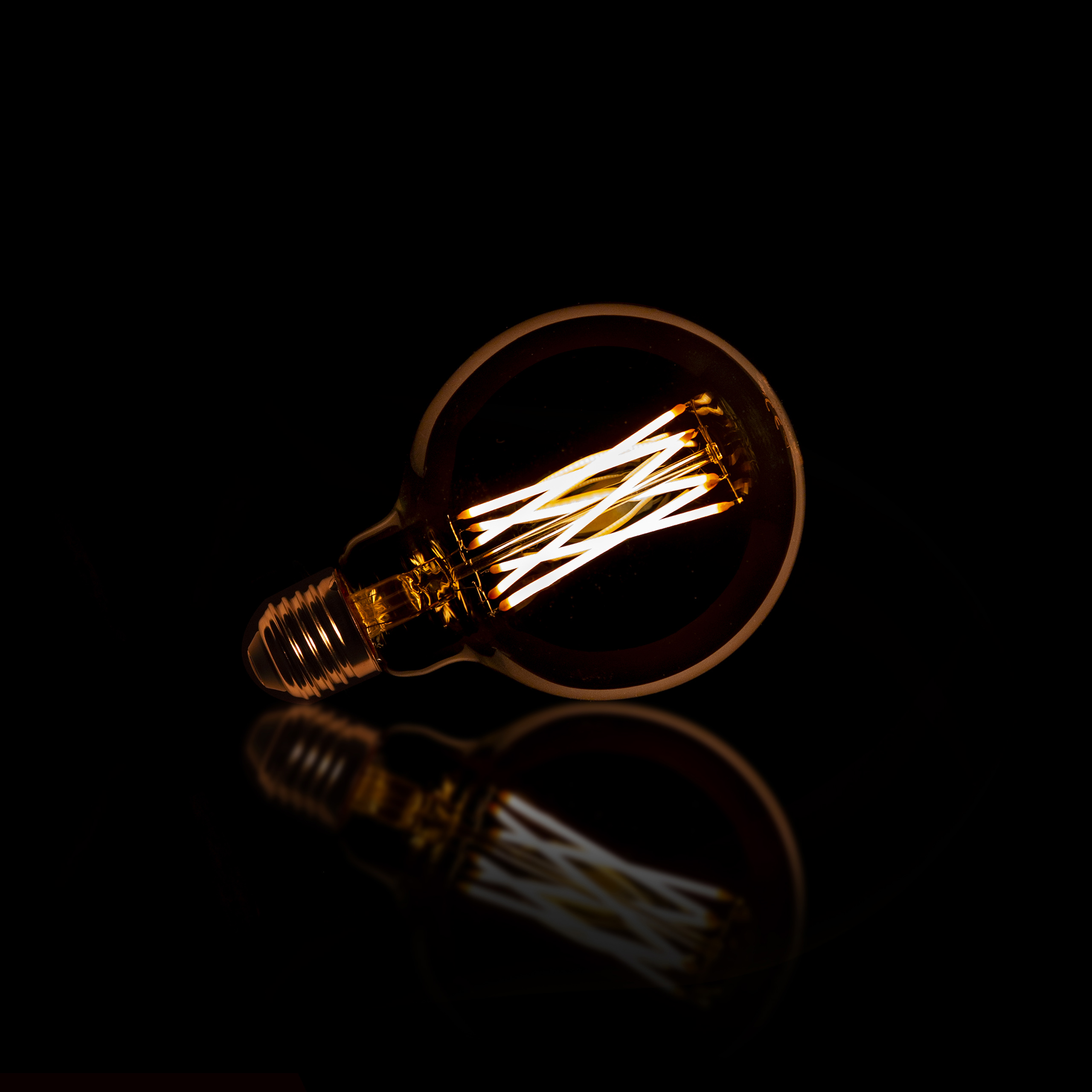 Ljuskälla LED [G95] glödlampa Ø9,5 - E27 6W dimbar / Bärnstensfärgad glas