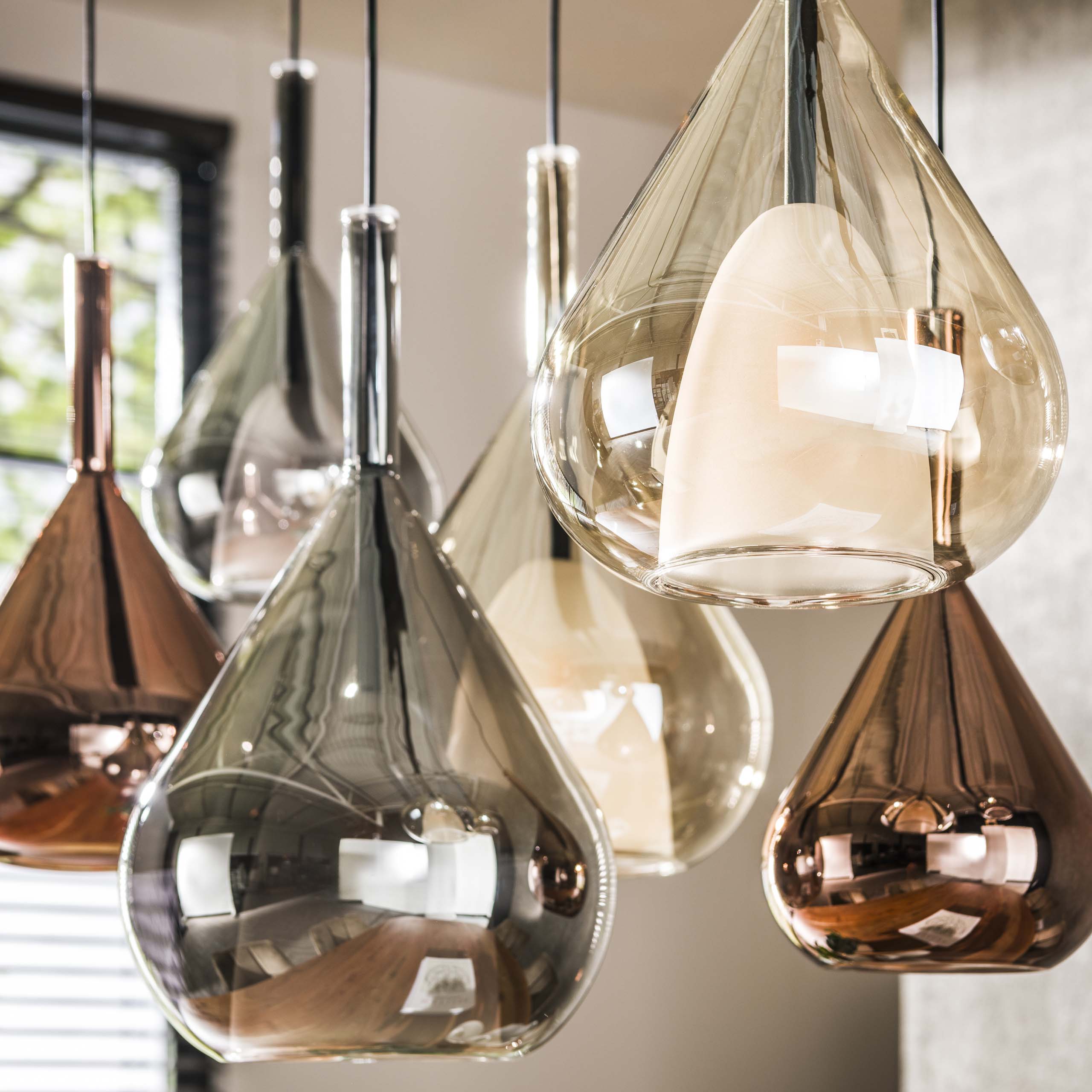 Hänglampa 4+3 vingar mix glas / Svart