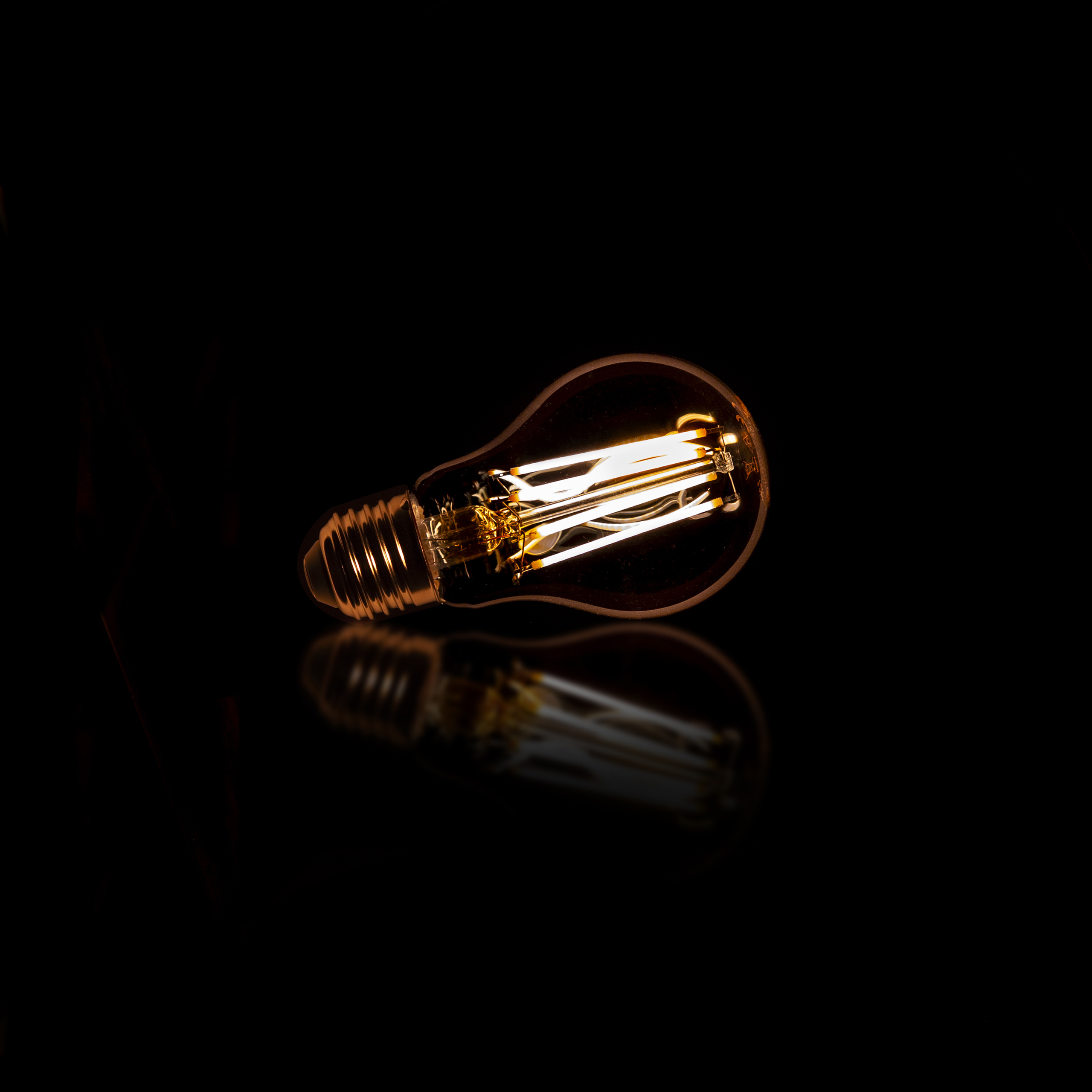Ljuskälla LED A60 glödtrådspäron - Bärnstensfärgat glas