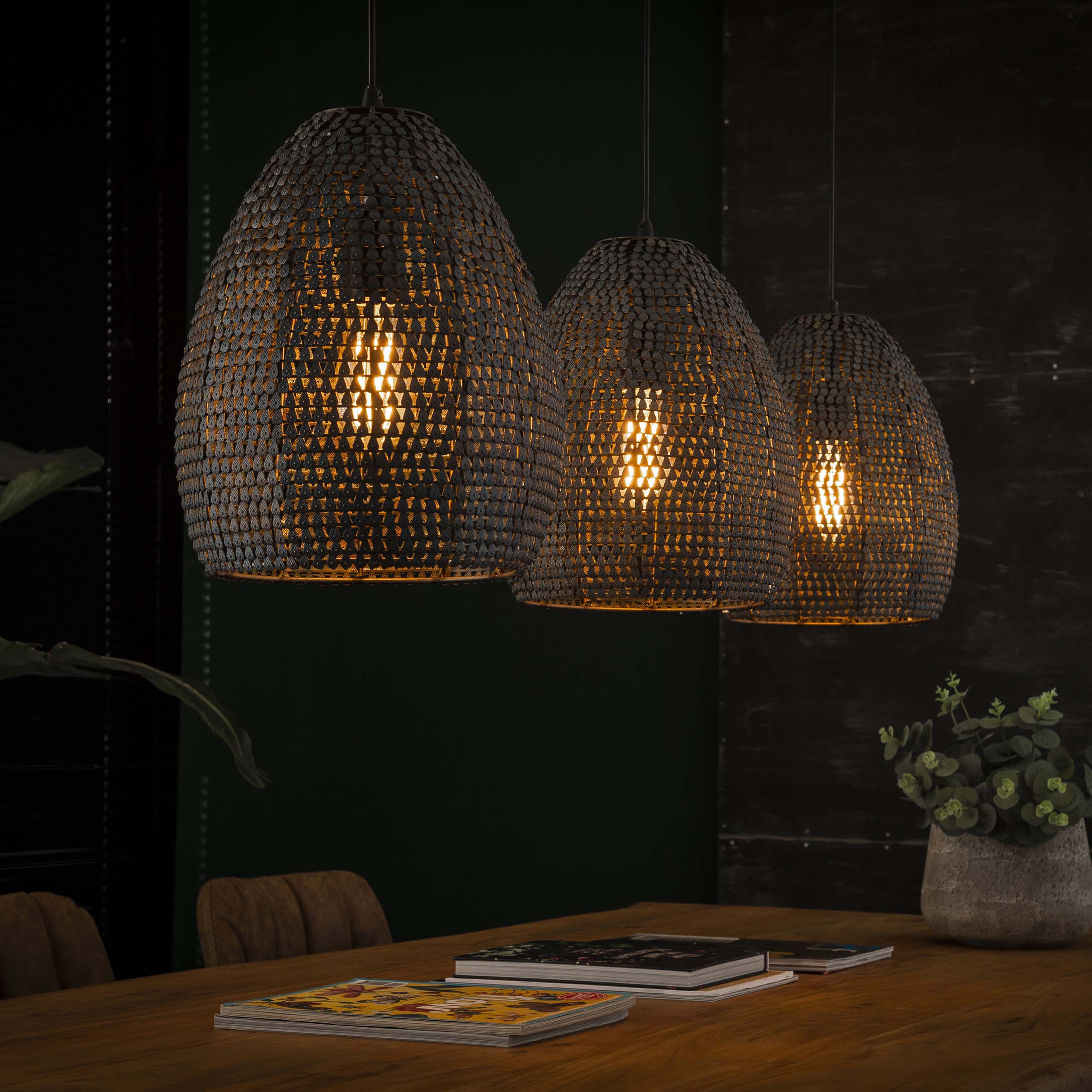 Hänglampa 3x Ø26 pansar oval / Svart brun