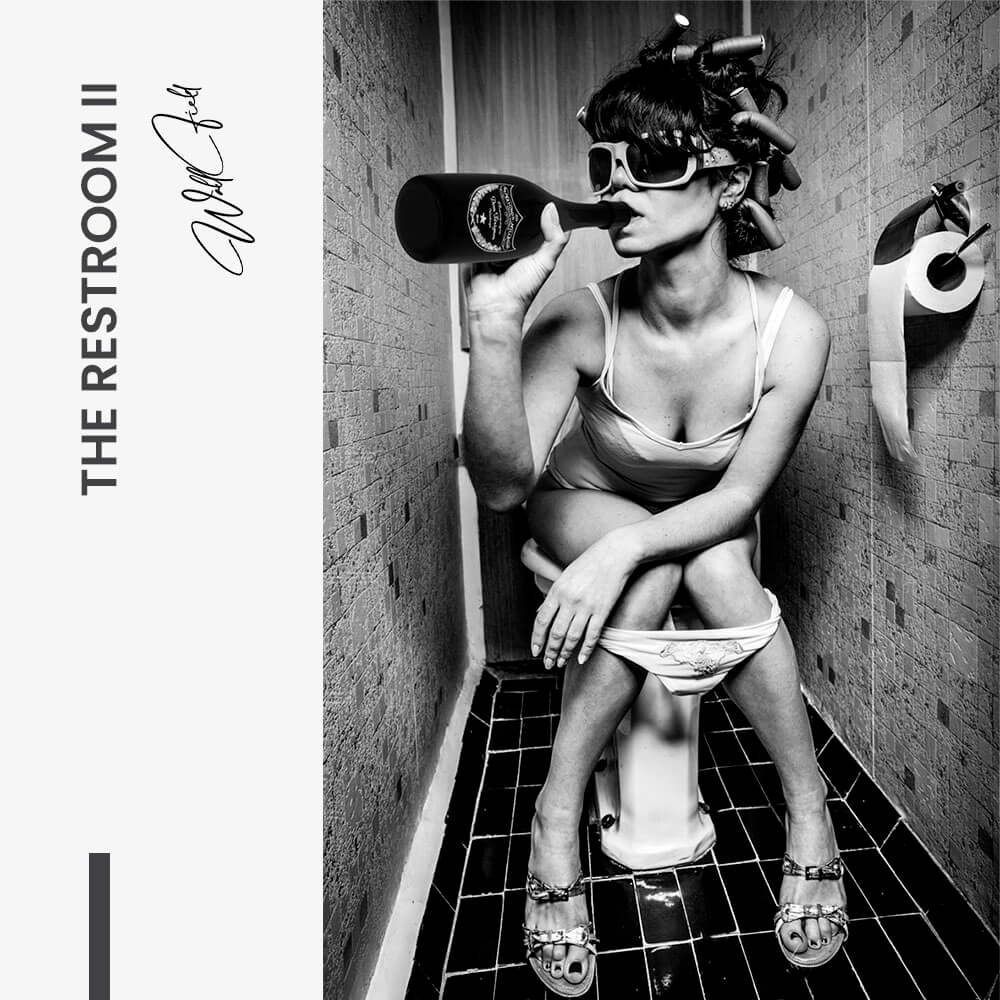 The Restroom II – Glas