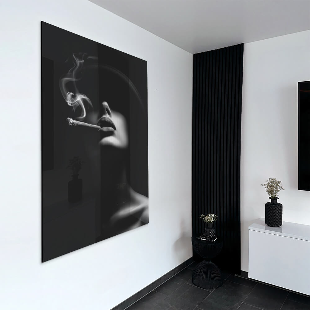 Woman Smoke – Glas