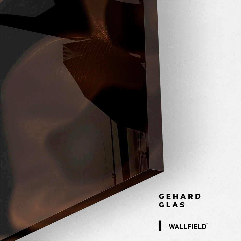 Scarfed Woman – Glas