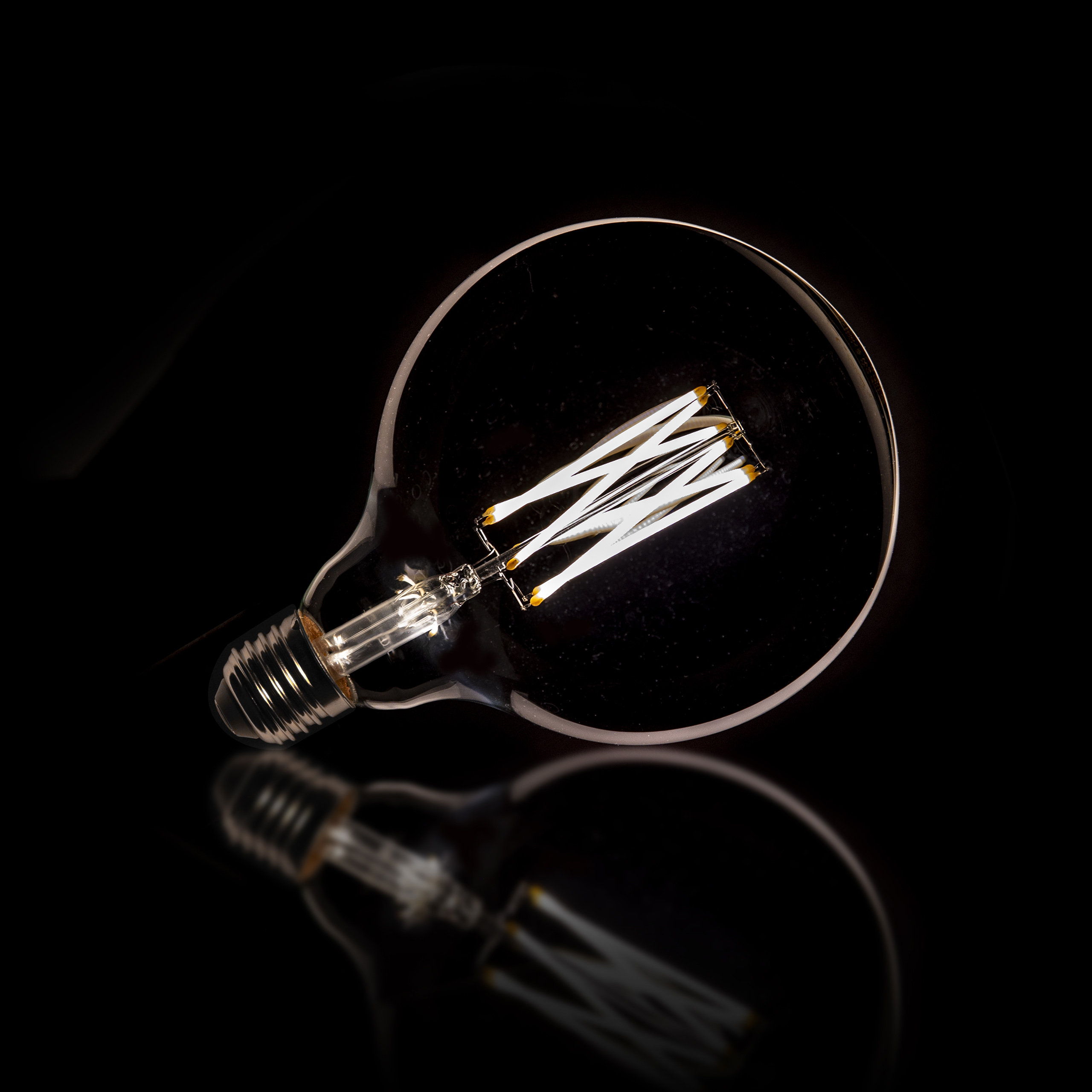 Ljuskälla LED [G125] glödlampa Ø12,5 - E27 6W dimbar / rökgrå glas