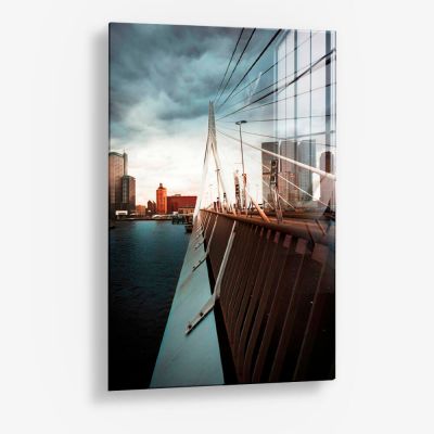 Over the Edge – Glas